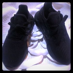 Adidas Girl’s Sneakers 🌹size 1